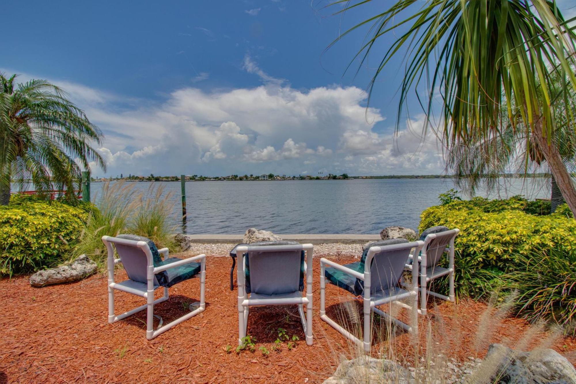 107-Waterfront-Walk To Beach-Lovely St. Pete Beach Eksteriør billede